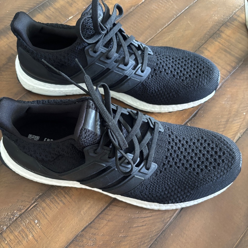 adidas Ultraboost Black White Sole Men’s 11 Running Shoes Primeknit